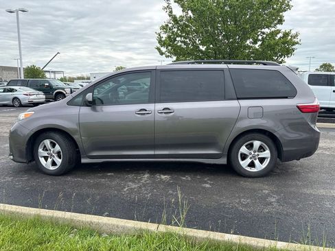 Used 2019 Toyota Sienna LE FWD image 6