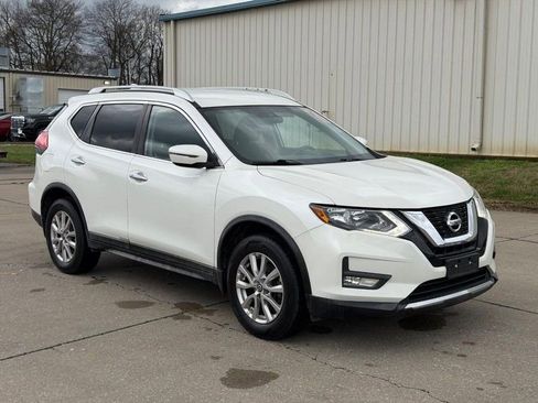 Used 2017 Nissan Rogue SV image 1
