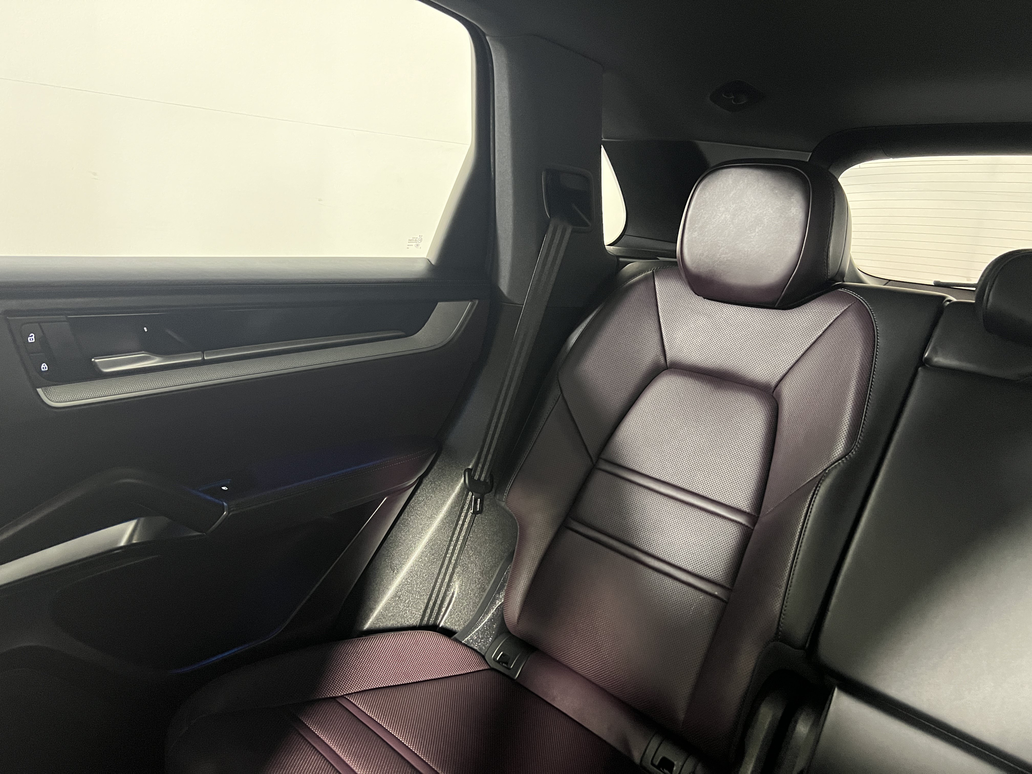 Certified 2025 Porsche Cayenne E-Hybrid AWD/4WD image 15