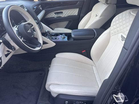 Certified 2022 Bentley Bentayga image 6