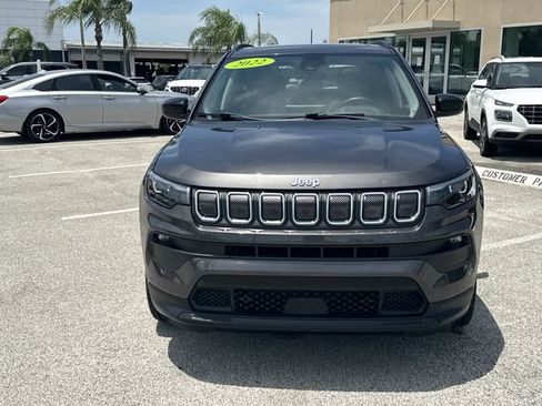 Used 2022 Jeep Compass Latitude w/ Sun and Sound Group AWD/4WD image 3