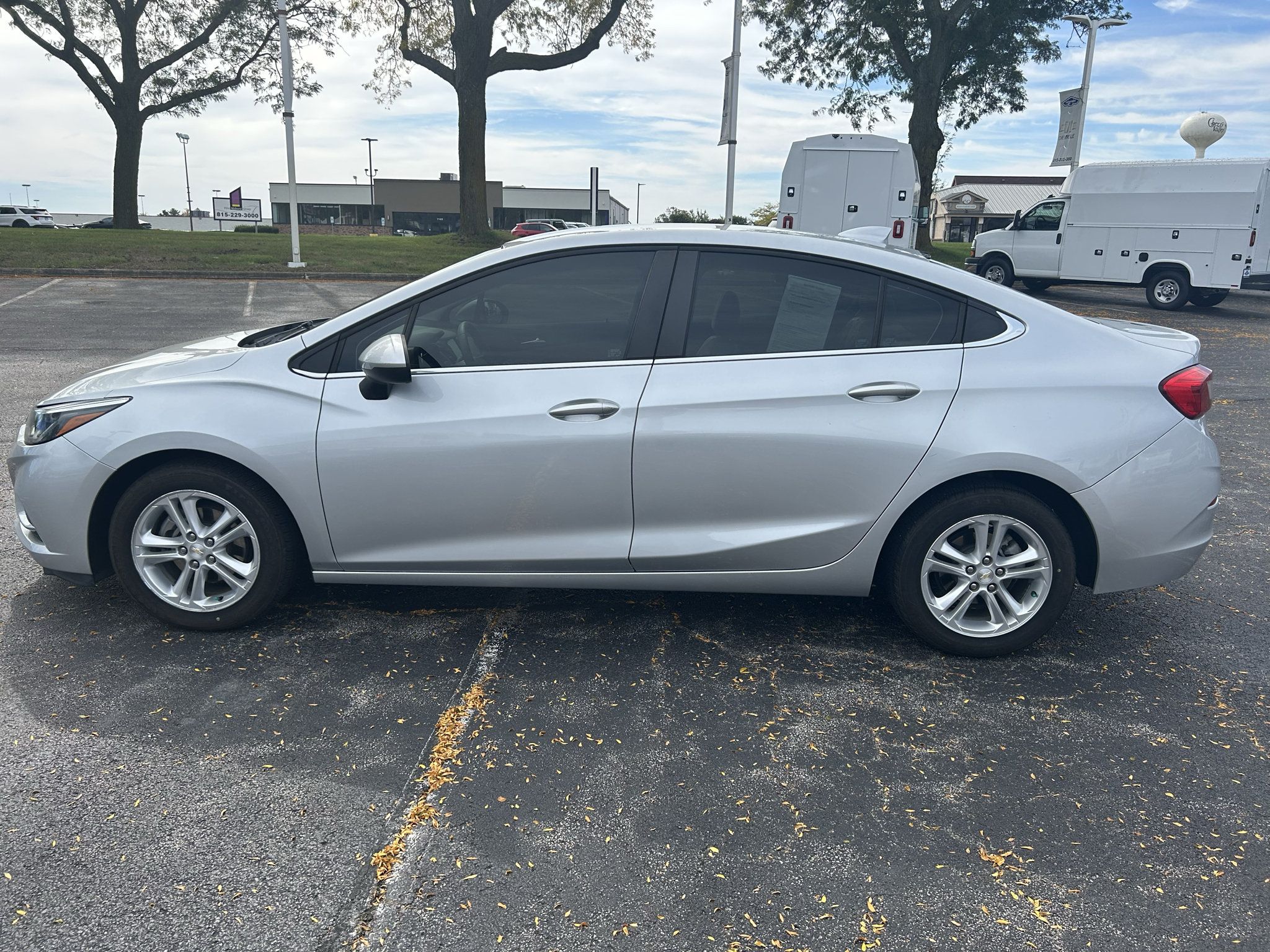 Used 2018 Chevrolet Cruze LT FWD image 4