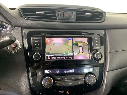 Used 2020 Nissan Rogue SV w/ Premium Package FWD image 25