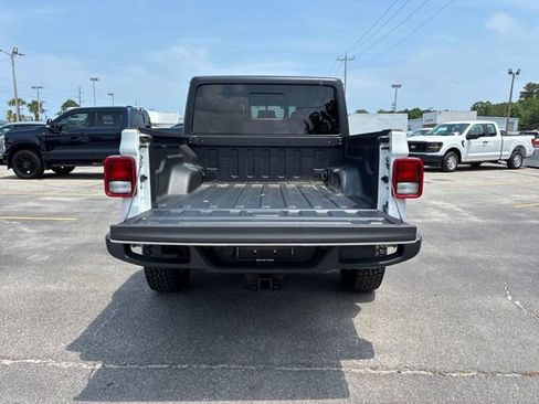 Used 2021 Jeep Gladiator Overland w/ Trailer Tow Package AWD/4WD image 18