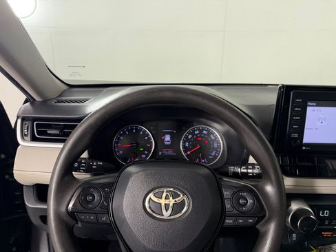 Used 2020 Toyota RAV4 XLE FWD image 13