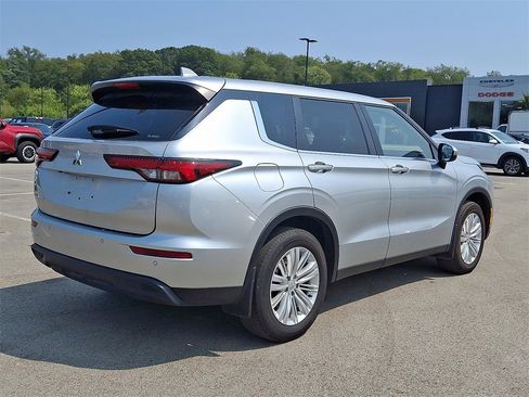 Used 2024 Mitsubishi Outlander ES image 6