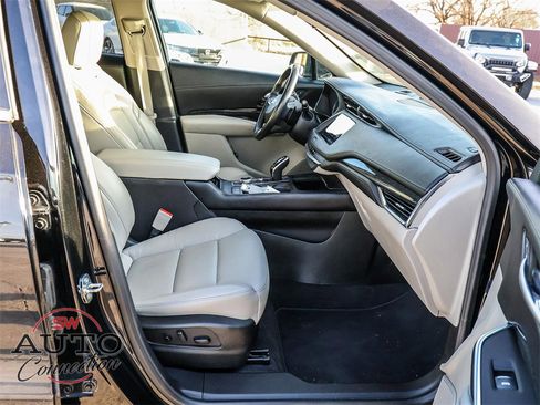 Used 2023 Cadillac XT4 Premium Luxury image 14