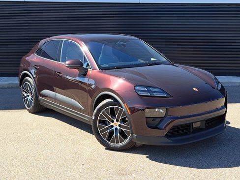 Certified 2025 Porsche Macan Electric image 9