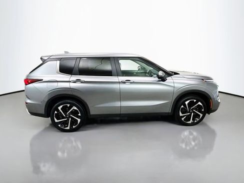 Used 2024 Mitsubishi Outlander SE Black Edition image 8