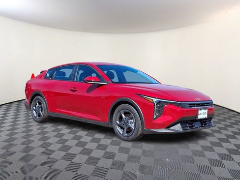 Certified 2025 Kia K4 FWD image 1
