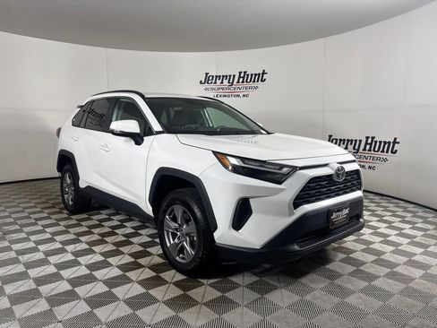 Used 2022 Toyota RAV4 XLE w/ Convenience Package AWD/4WD image 3