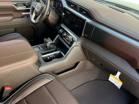 New 2026 GMC Sierra 1500 Denali w/ Denali Reserve Package AWD/4WD image 13