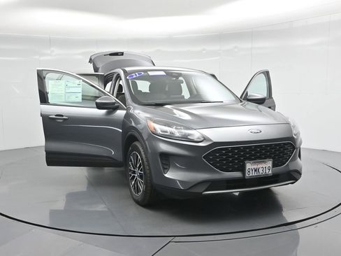 Used 2021 Ford Escape SE image 32
