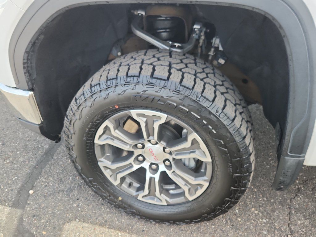 Used 2026 GMC Sierra 1500 SLT AWD/4WD image 19
