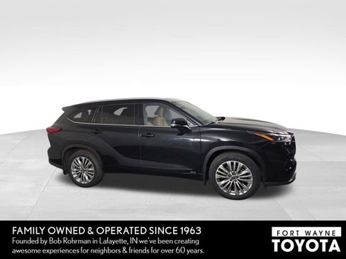 Used 2023 Toyota Highlander Platinum image 5