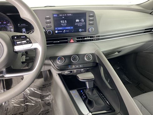 Used 2021 Hyundai Elantra SE FWD image 26