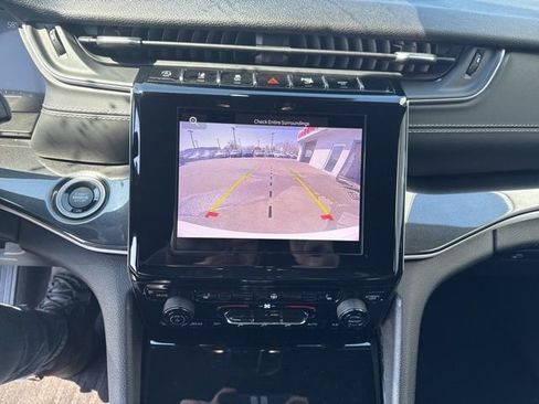 Used 2023 Jeep Grand Cherokee Altitude AWD/4WD image 16