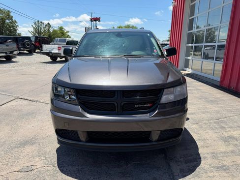 Used 2020 Dodge Journey SE w/ Blacktop Package FWD image 3