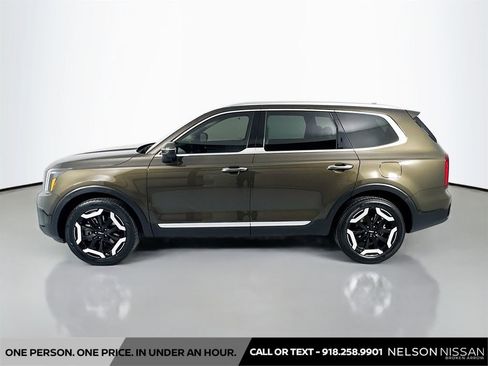 Used 2023 Kia Telluride S FWD image 8