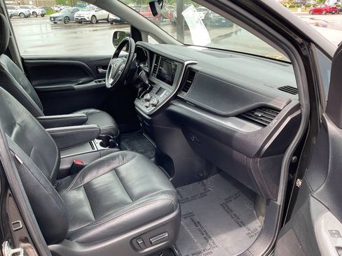 Used 2015 Toyota Sienna SE FWD image 43