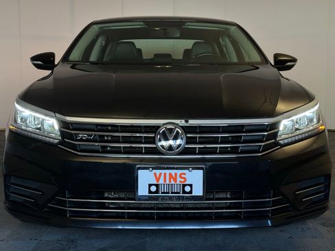 Used 2018 Volkswagen Passat 2.0T R-Line w/ R-Line Lighting Package image 22
