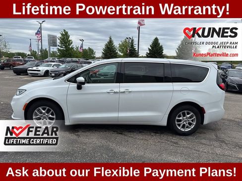 Used 2023 Chrysler Pacifica Touring-L FWD image 8