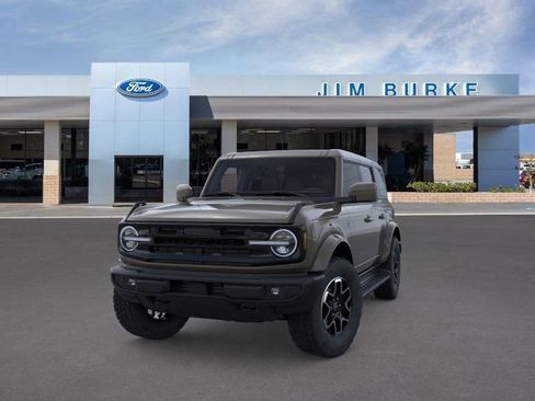 Used 2025 Ford Bronco Outer Banks image 2