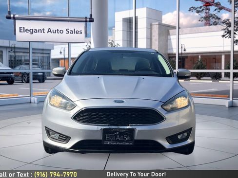 Used 2015 Ford Focus SE w/ Equipment Group 201A FWD image 2