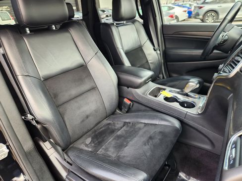 Used 2017 Jeep Grand Cherokee Altitude image 15