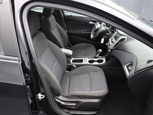 Used 2018 Chevrolet Cruze LS FWD image 9