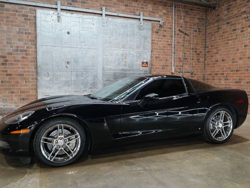 Used 2008 Chevrolet Corvette Coupe w/ Preferred Equipment Group RWD image 8
