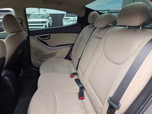 Used 2014 Hyundai Elantra SE FWD image 10