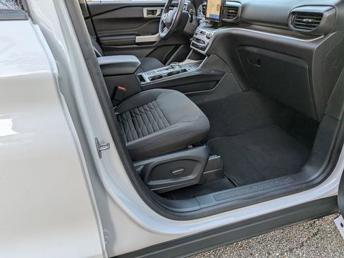 Used 2021 Ford Explorer XLT image 35