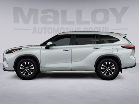 New 2026 Toyota Highlander XLE AWD/4WD image 3