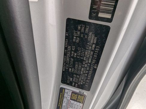 Used 2022 Kia Carnival LX FWD image 28