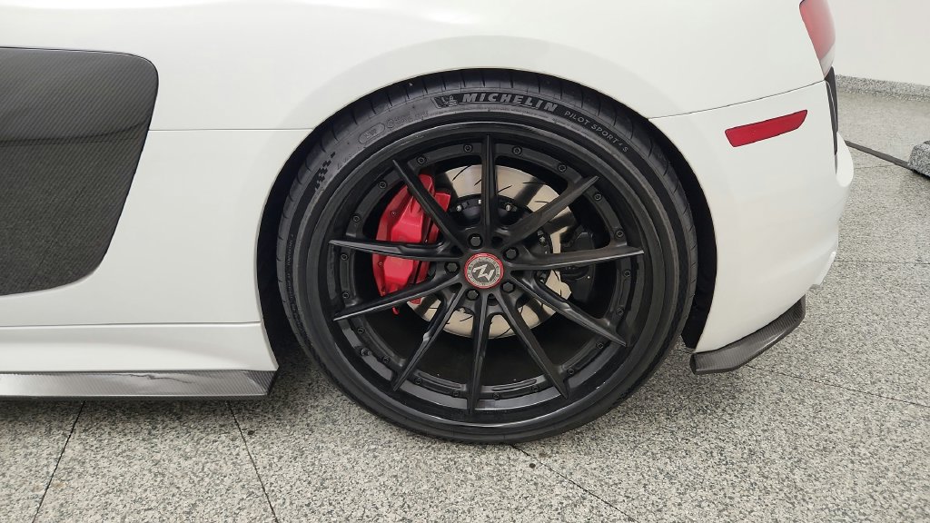 Used 2017 Audi R8 V10 w/ Carbon Exterior Package AWD/4WD image 57