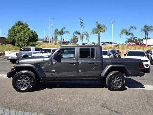 New 2026 Jeep Gladiator Sport AWD/4WD image 2