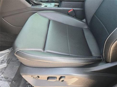 Used 2023 Volkswagen Atlas SE w/ Panoramic Sunroof Package FWD image 17