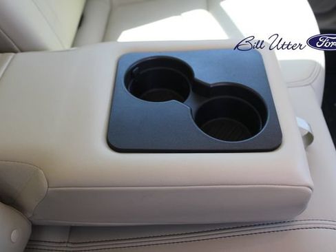 Used 2016 Ford Taurus SEL FWD image 14