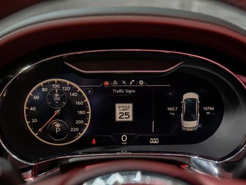 Used 2023 Bentley Flying Spur V8 image 13