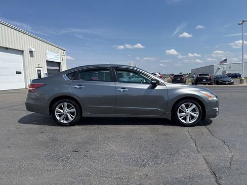 Used 2015 Nissan Altima 2.5 SV w/ Convenience Package FWD image 7