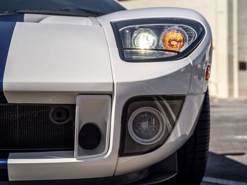Used 2005 Ford GT RWD image 10