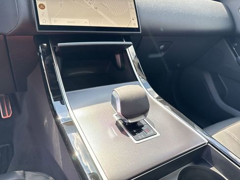 New 2026 Land Rover Range Rover Velar Dynamic SE image 24