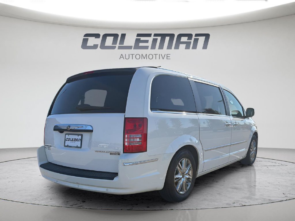 Used 2010 Chrysler Town & Country Limited w/ Entertainment Group #3 FWD image 5