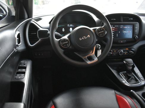 Used 2023 Kia Soul LX w/ LX Technology Package image 16