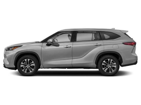Used 2020 Toyota Highlander XLE AWD/4WD image 2