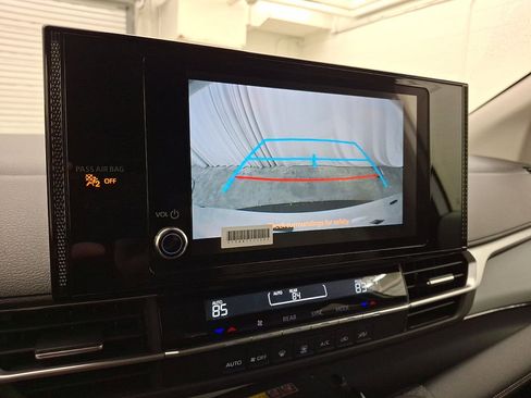 Used 2025 Toyota Sienna LE image 15