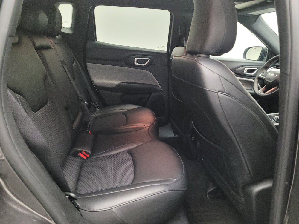 Used 2023 Jeep Compass Latitude AWD/4WD image 19
