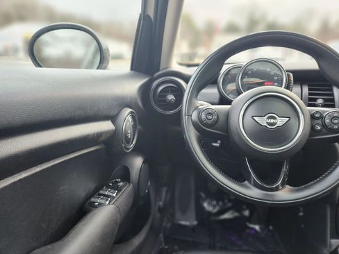 Used 2016 MINI Cooper 4-Door Hardtop w/ Cold Weather Package image 30
