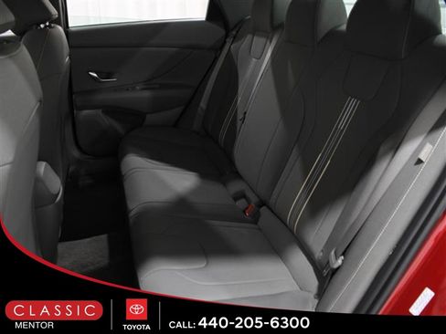 Used 2024 Hyundai Elantra SEL image 18